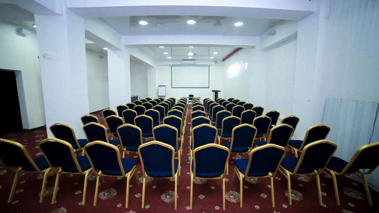 Astra Hotel Almaty Luaran gambar